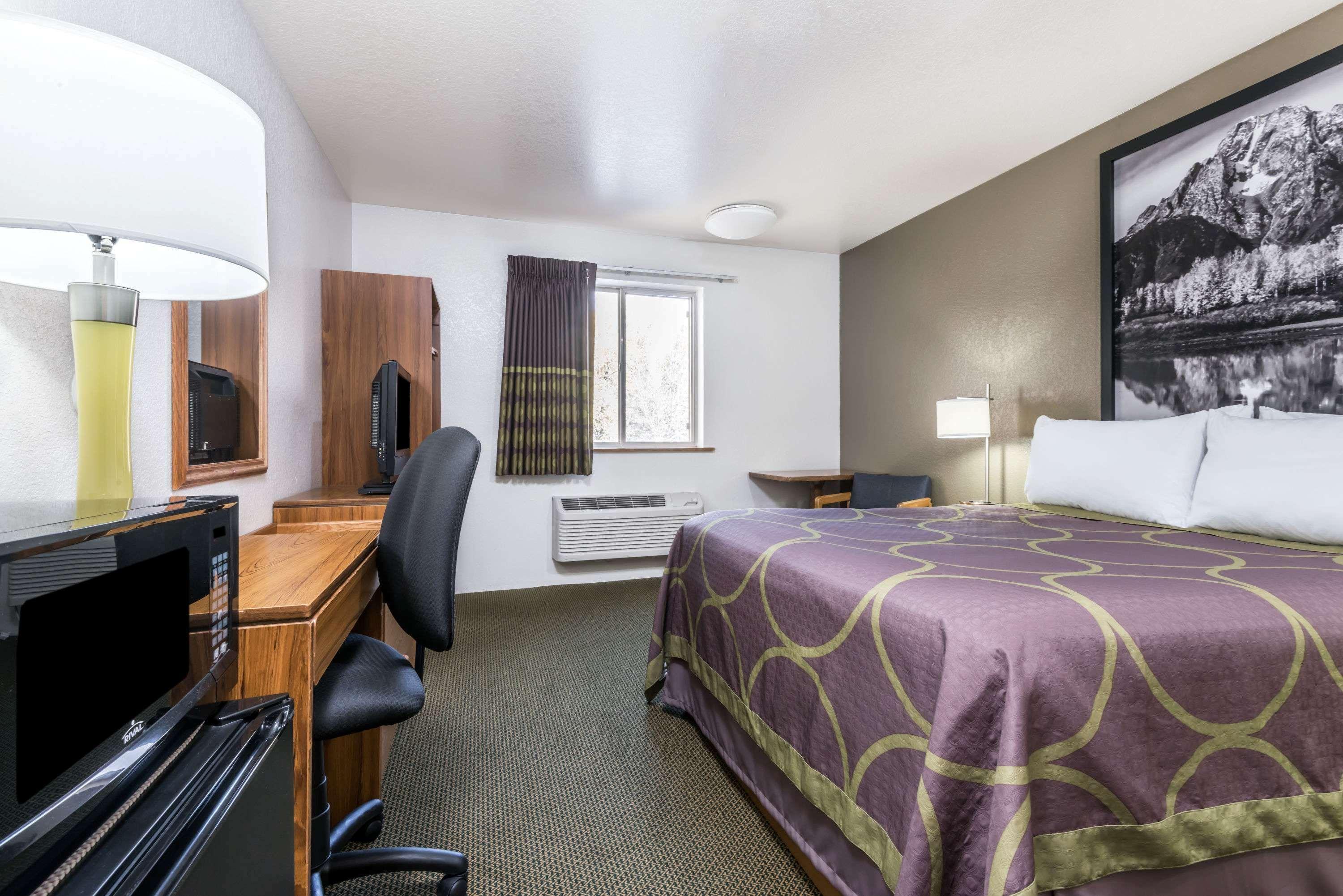 Super 8 By Wyndham Missoula/Reserve St. Exterior photo