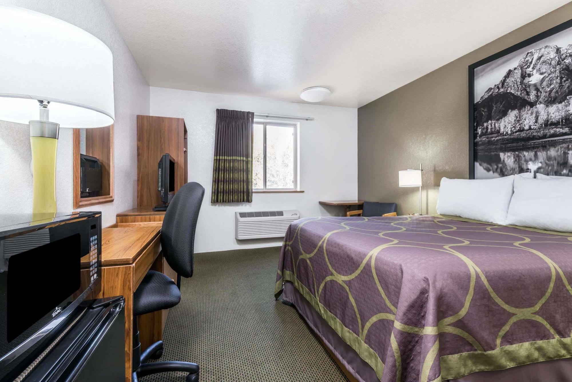 Super 8 By Wyndham Missoula/Reserve St. Exterior photo