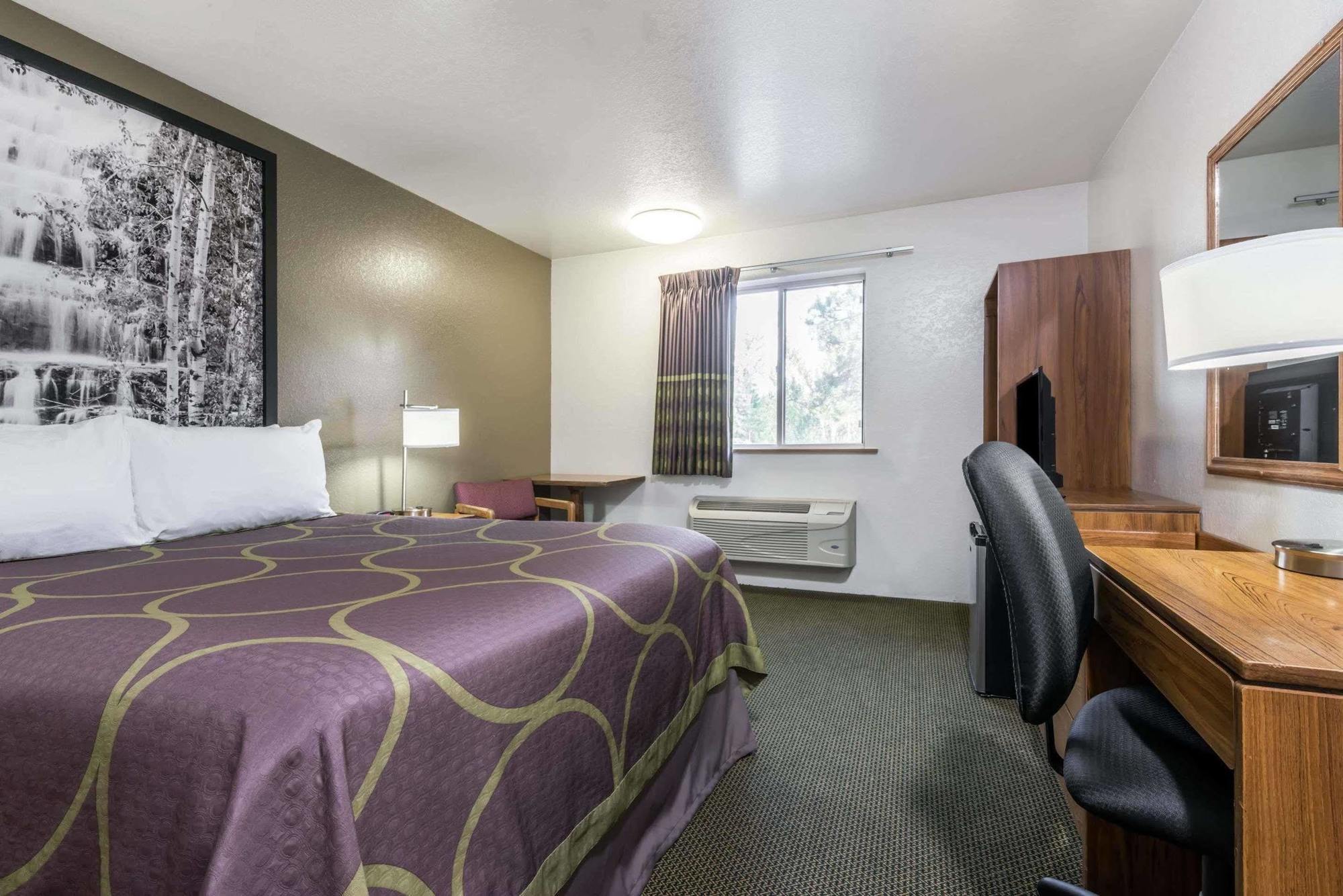 Super 8 By Wyndham Missoula/Reserve St. Exterior photo