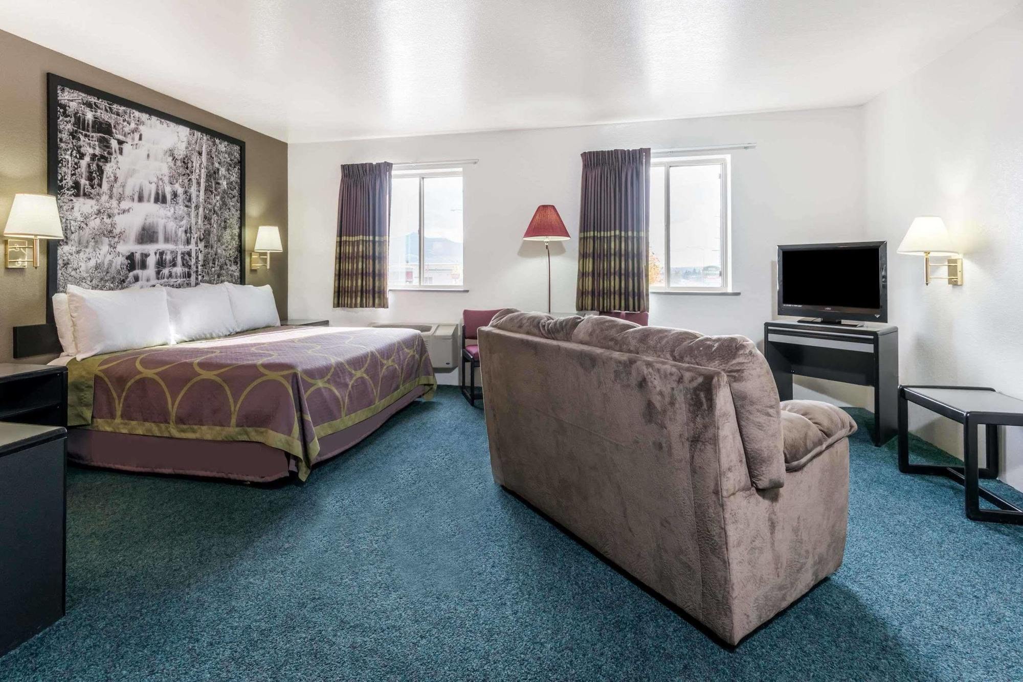 Super 8 By Wyndham Missoula/Reserve St. Exterior photo